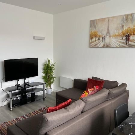 Lovely 2 Double Bedroom Flat With Free Parking - At The Atrium Mk 밀턴 케인즈 외부 사진