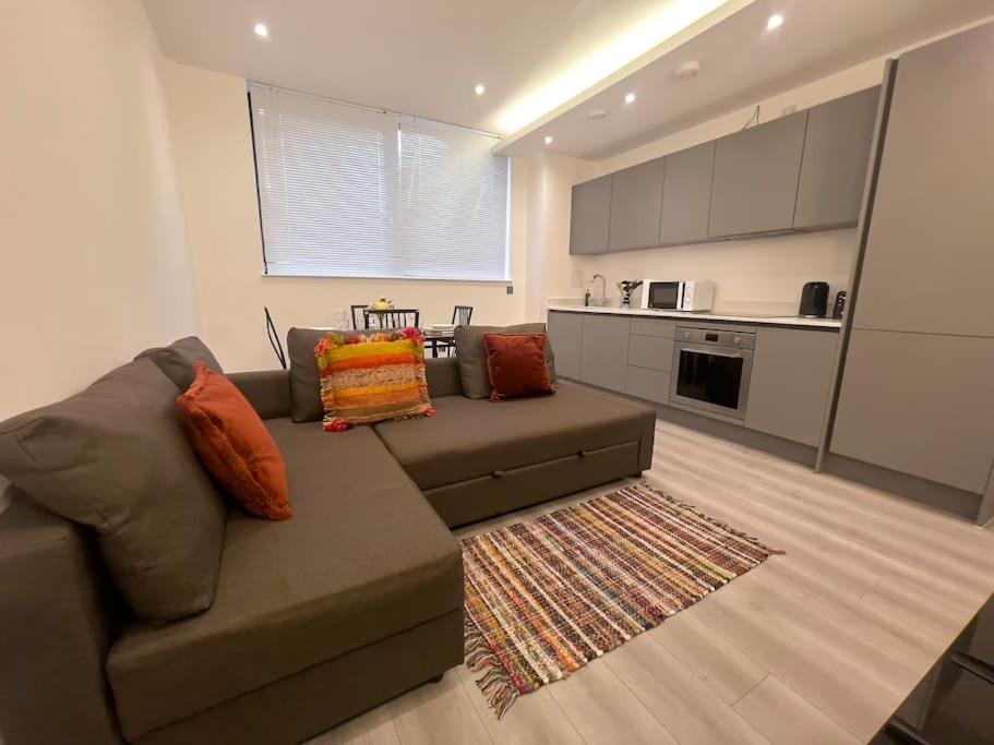 Lovely 2 Double Bedroom Flat With Free Parking - At The Atrium Mk 밀턴 케인즈 외부 사진