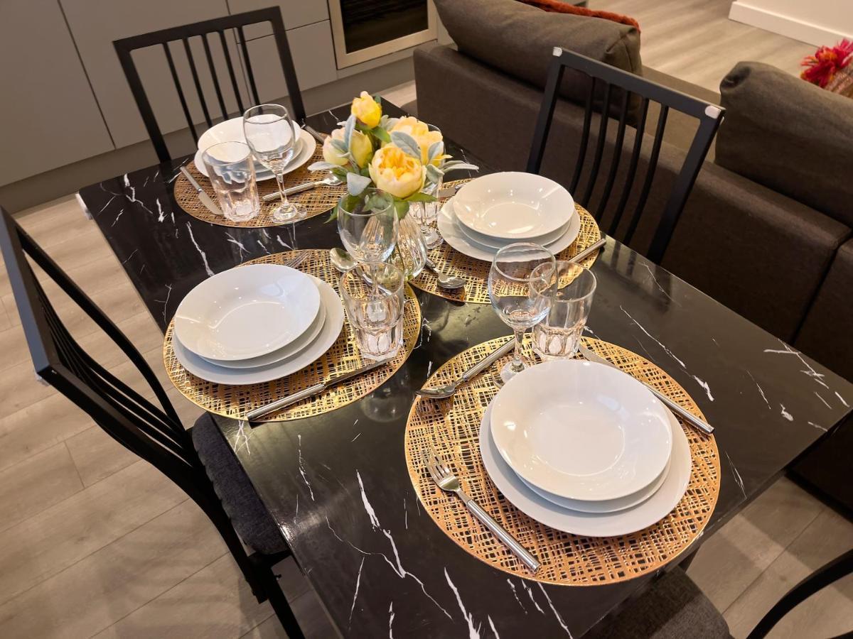 Lovely 2 Double Bedroom Flat With Free Parking - At The Atrium Mk 밀턴 케인즈 외부 사진