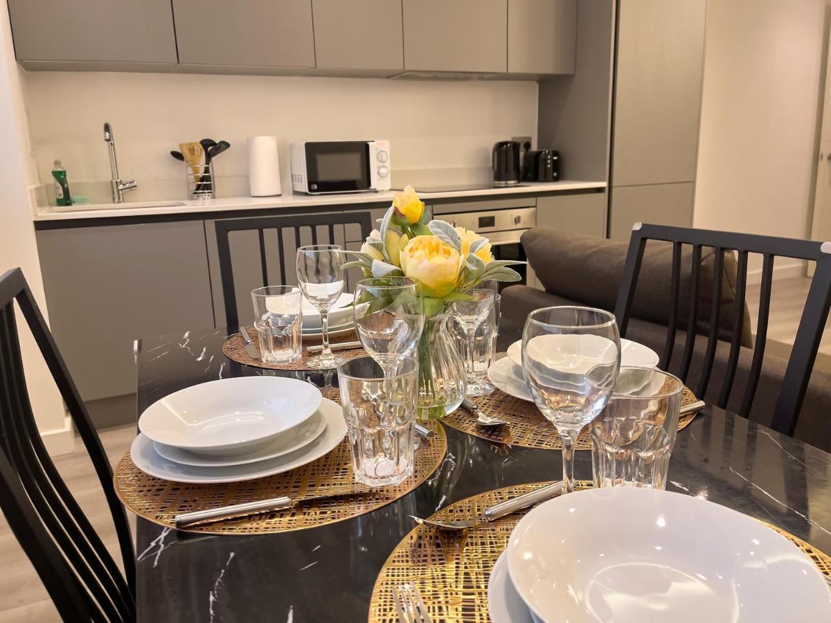 Lovely 2 Double Bedroom Flat With Free Parking - At The Atrium Mk 밀턴 케인즈 외부 사진