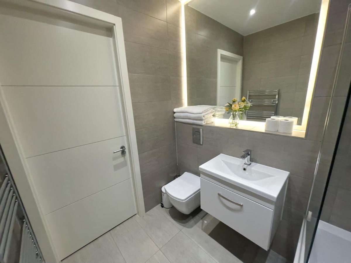 Lovely 2 Double Bedroom Flat With Free Parking - At The Atrium Mk 밀턴 케인즈 외부 사진