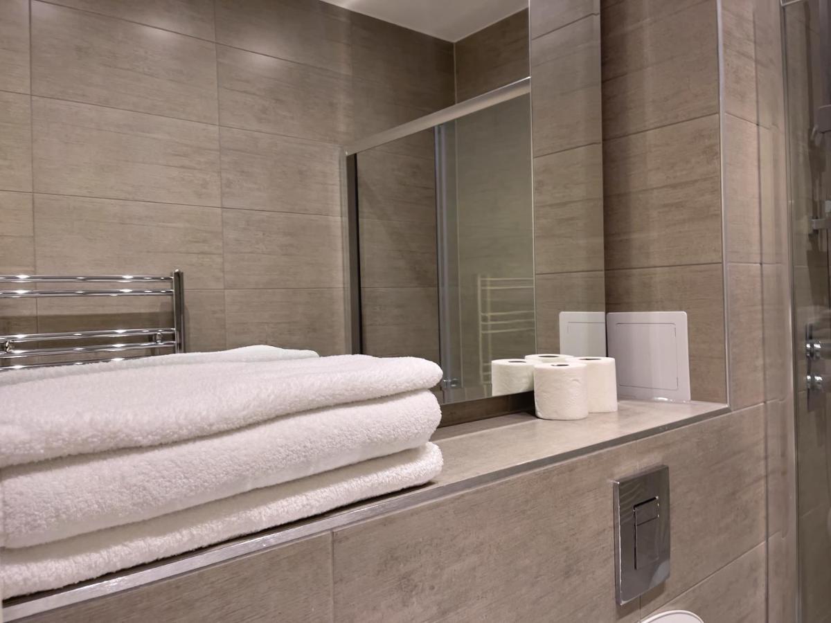 Lovely 2 Double Bedroom Flat With Free Parking - At The Atrium Mk 밀턴 케인즈 외부 사진
